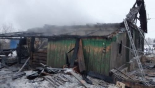 Шесть человек, в том числе четверо детей, погибли при пожаре на Алтае