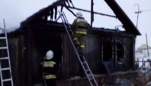 В домах неблагополучных и многодетных алтайских семей проверят печки и проводку