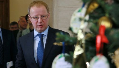 Елка желаний: Виктор Томенко и члены правительства края исполнят мечты детей