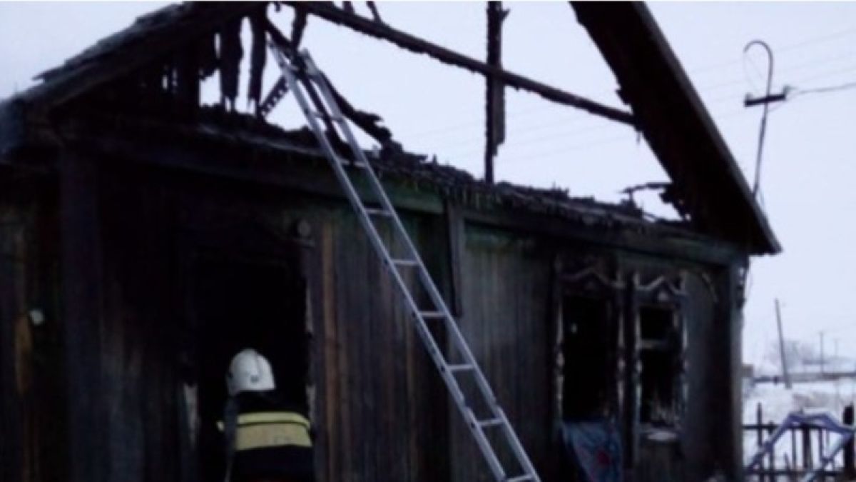 Следком ищет виновных в гибели четверых детей при пожаре в Завьяловском районе
