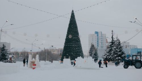 Новогоднее настроение: как на площади Сахарова создается праздничная атмосфера