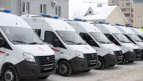 13 новых машин скорой помощи передали медучреждениям Алтайского края