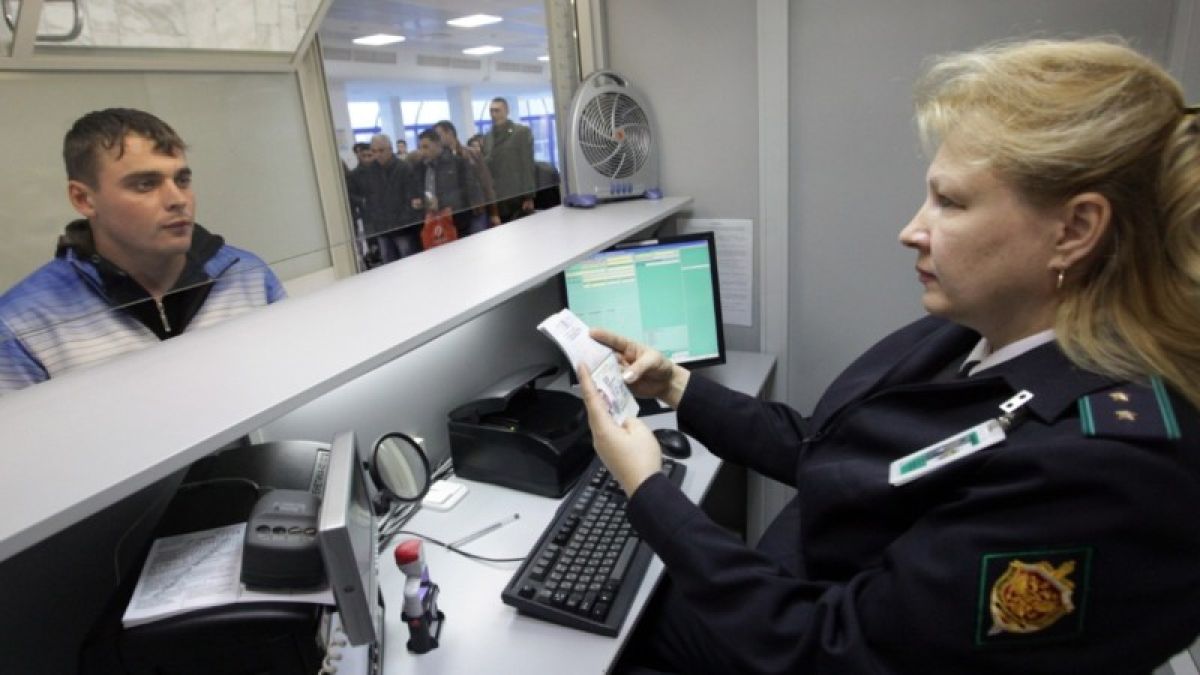 Россиянам объяснили, кто не сможет улететь за границу на Новый год