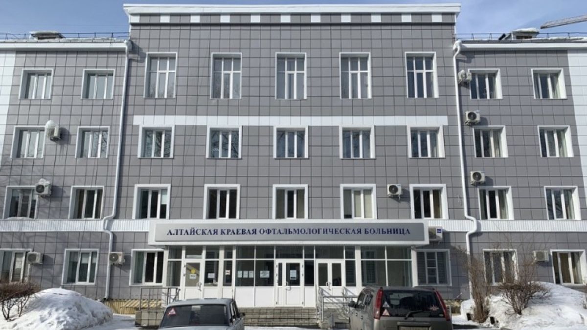 Блогер Илья Варламов высмеял ремонт краевой больницы в Барнауле