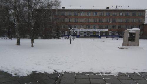 СМИ: на месте стоянки бийского вуза построят детский сад