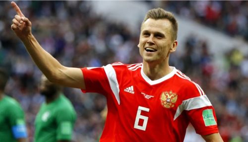Футболист Денис Черышев отдыхает в Горном Алтае