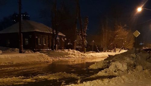 Все во льду: коммунальная авария произошла ночью в Барнауле