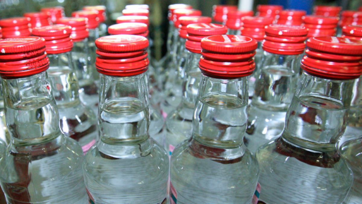 В Алтайском крае обнаружили тысячи литров смертельно опасного алкоголя 