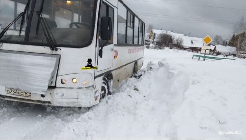 В Барнауле из-за нечищеных дорог начался сбой в работе общественного транспорта