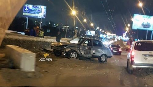 Несколько автомобилей пострадало в Новосибирске из-за ремонта моста