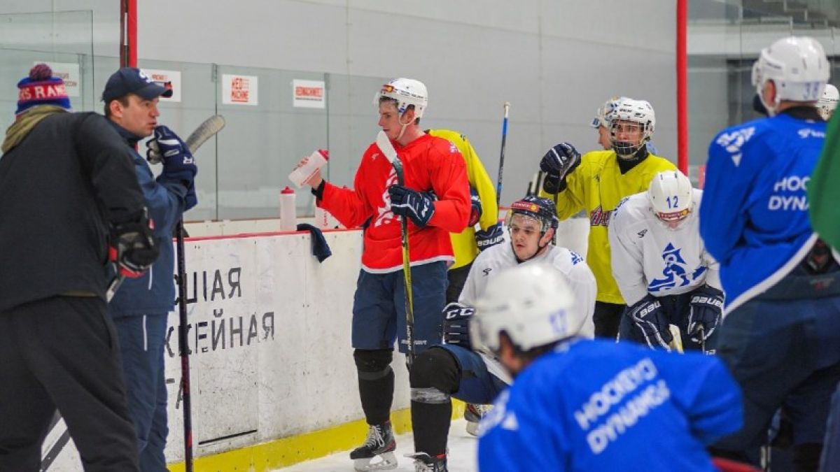 Хоккеисты «Динамо-Алтай» провели первую тренировку в новом году