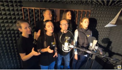 Журналисты канала ТОЛК спели с автором хита Самый лучший день