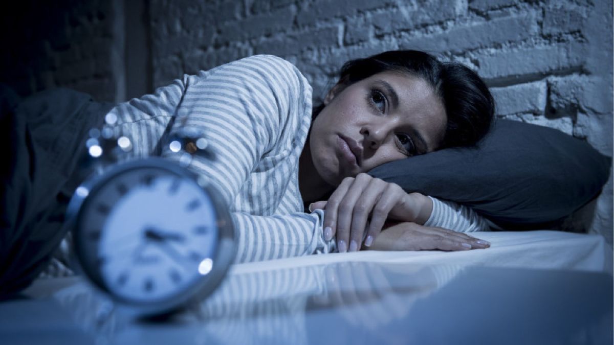 Сомнолог оценил сроки возобновления режима сна после праздников