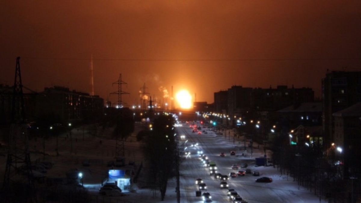 Взрыв на НПЗ в Коми попал на видео