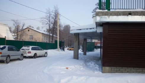 Барнаульцы судятся с застройщиком, который почти перекрыл им дорогу к домам