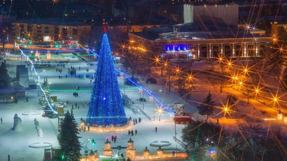 Когда уберут снежный городок на Сахарова в Барнауле?