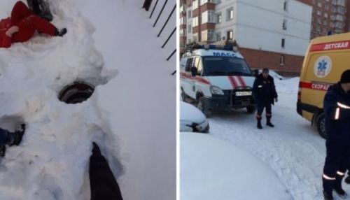 Школьница провалилась в трехметровый люк в Новосибирске