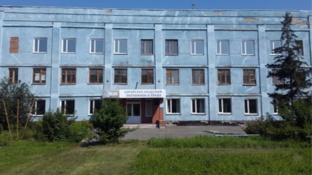 Корпус алтайского вуза продают в Барнауле со скидкой в 90%