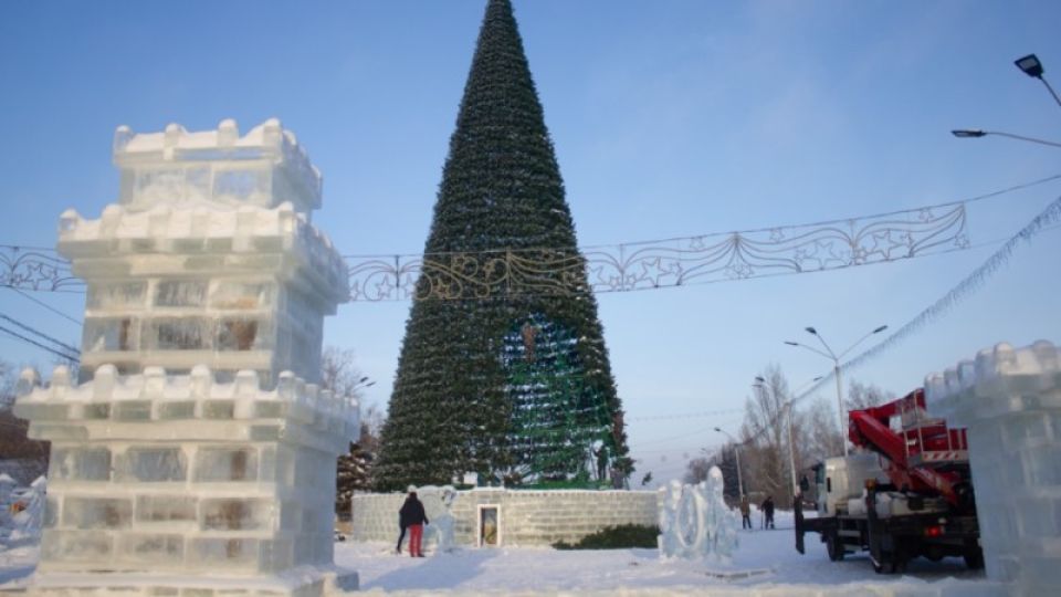 Новогодний городок на площади Сахарова