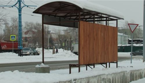 Барнаульцы высмеяли новый остановочный павильон в историческом центре города