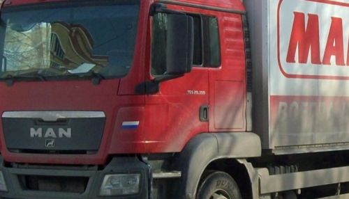 Грузовик Магнита с прицепом перевернулся на алтайской трассе