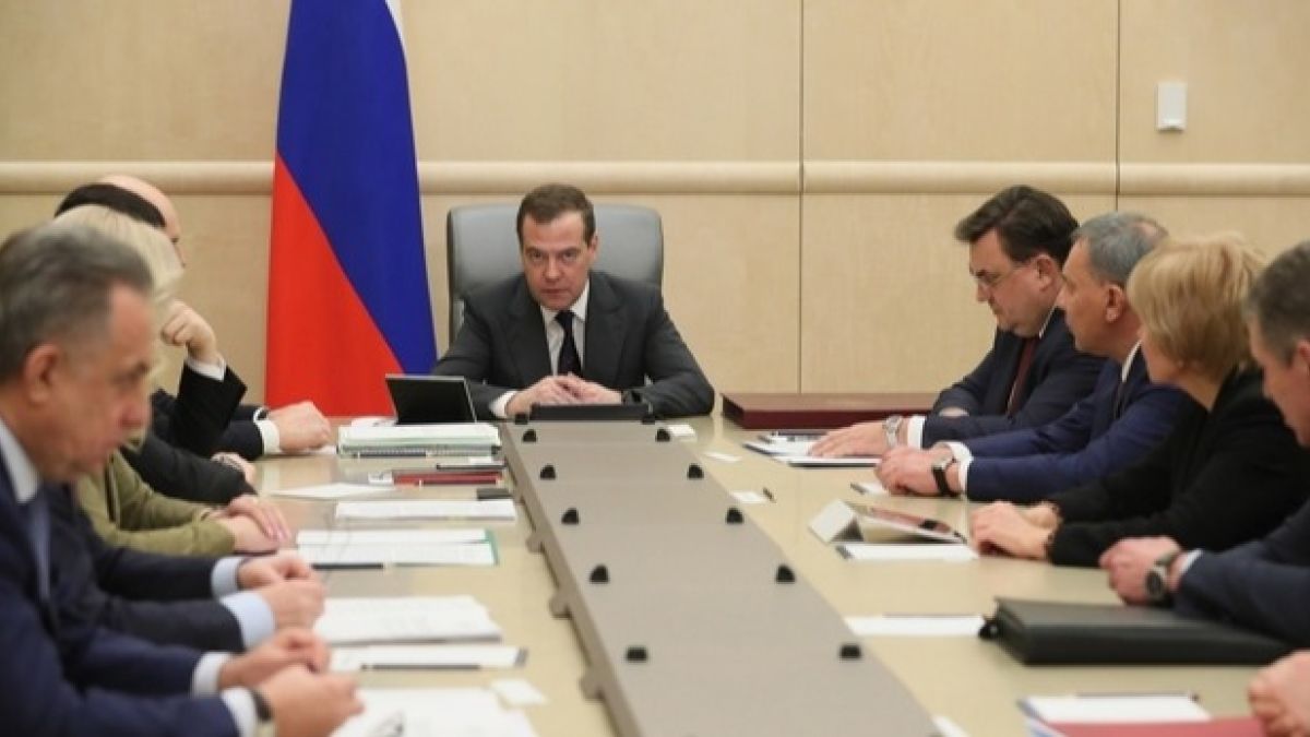 "Было очень непросто": Медведев попрощался с правительством в соцсетях