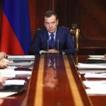 Медведев перед уходом выделил 127 млрд на строительство атомного ледокола