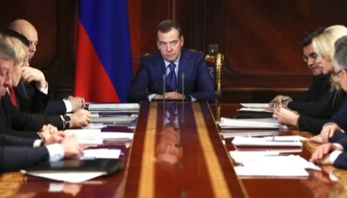 Медведев перед уходом выделил 127 млрд на строительство атомного ледокола