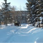 Скорая на снегоходе и сугробы по пояс: жители жалуются Томенко на снежные заносы