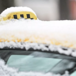 Сервисы такси взвинтили цены на проезд в заваленном снегом Барнауле