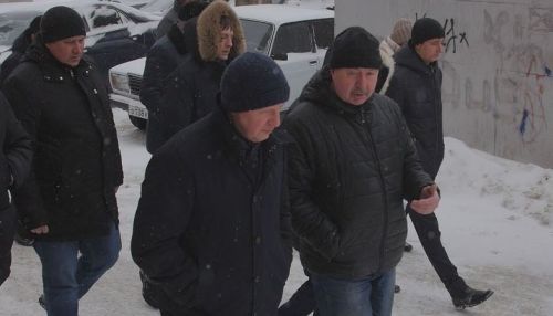 Кто эффективнее в уборке снега в Барнауле: грейдер или губернатор