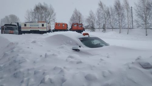 Снежный плен: какие дороги пробивают в алтайских районах