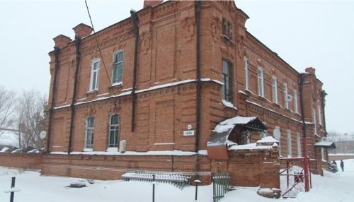 Историческое здание винно-водочного завода на Алтае разбирают по частям