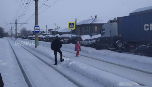 Сбили пешехода: огромная пробка собралась на Аванесова в Барнауле