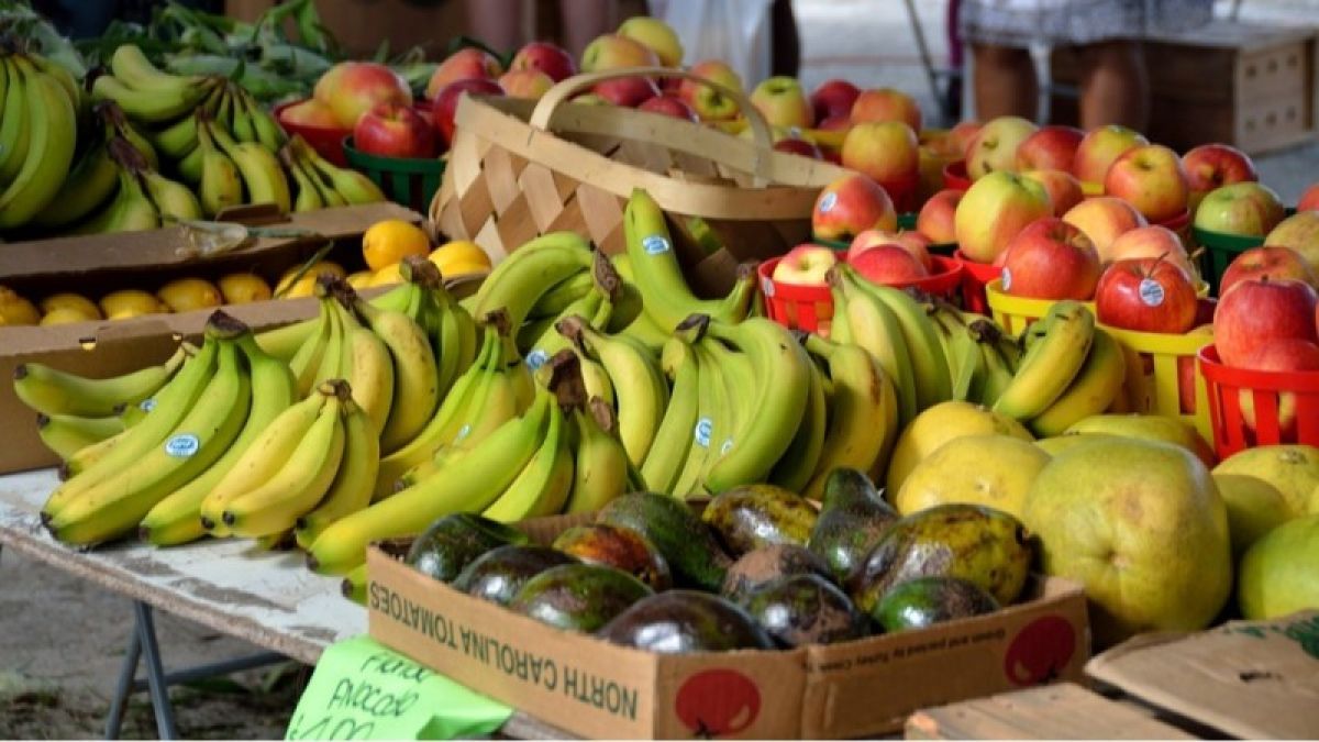 Стало известно, какие фрукты и овощи россияне покупают чаще всего