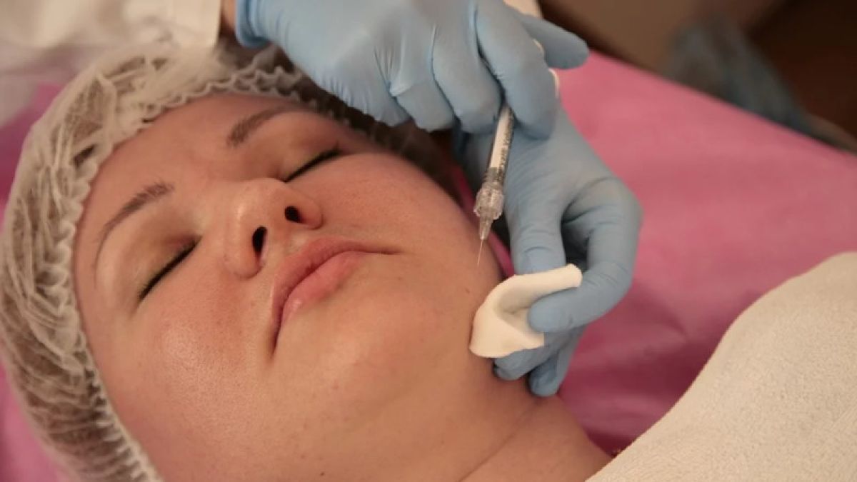 Купившая диплом барнаульского медколледжа косметолог изуродовала лицо пациентке