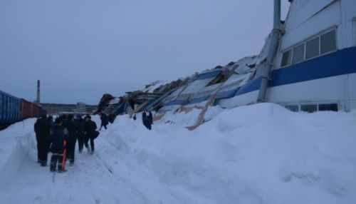 Крыша вагоноремонтного завода обрушилась в Кемеровской области