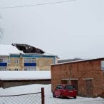 Крыша трехэтажного дома в Алтайском районе рухнула под тяжестью снега