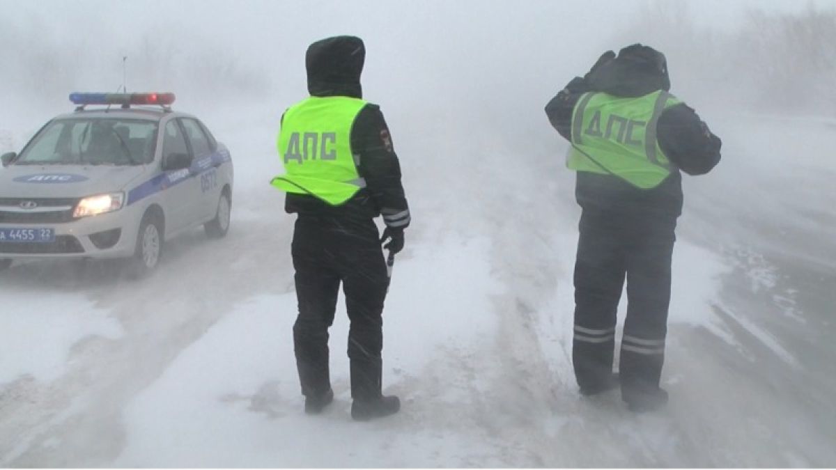 Сильный ветер и метель на Алтае: как в последние дни работают МЧС и ГИБДД