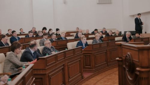 Депутат АКЗС во время сессии искал, где в Барнауле продают снюс