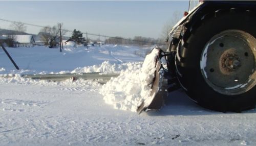 Лет 20 такого не было: дорожники края пробивают путь к заснеженным деревням
