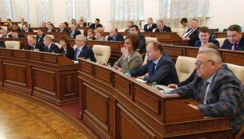 Снюс под запретом: алтайские депутаты приняли ряд важных решений