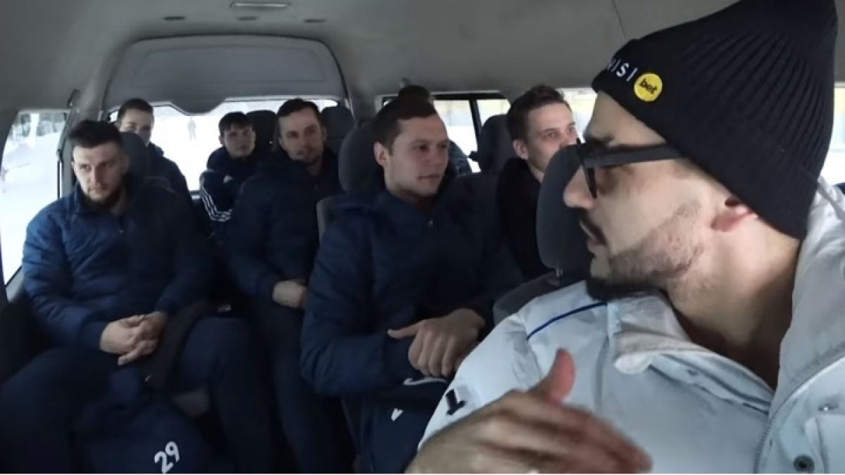 Футболисты-таксисты и тренировки на снегу: вышел фильм про зону "Динамо-Барнаул"