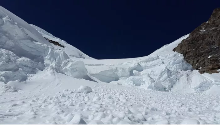 В горах Сочи молодая туристка погибла при сходе лавины