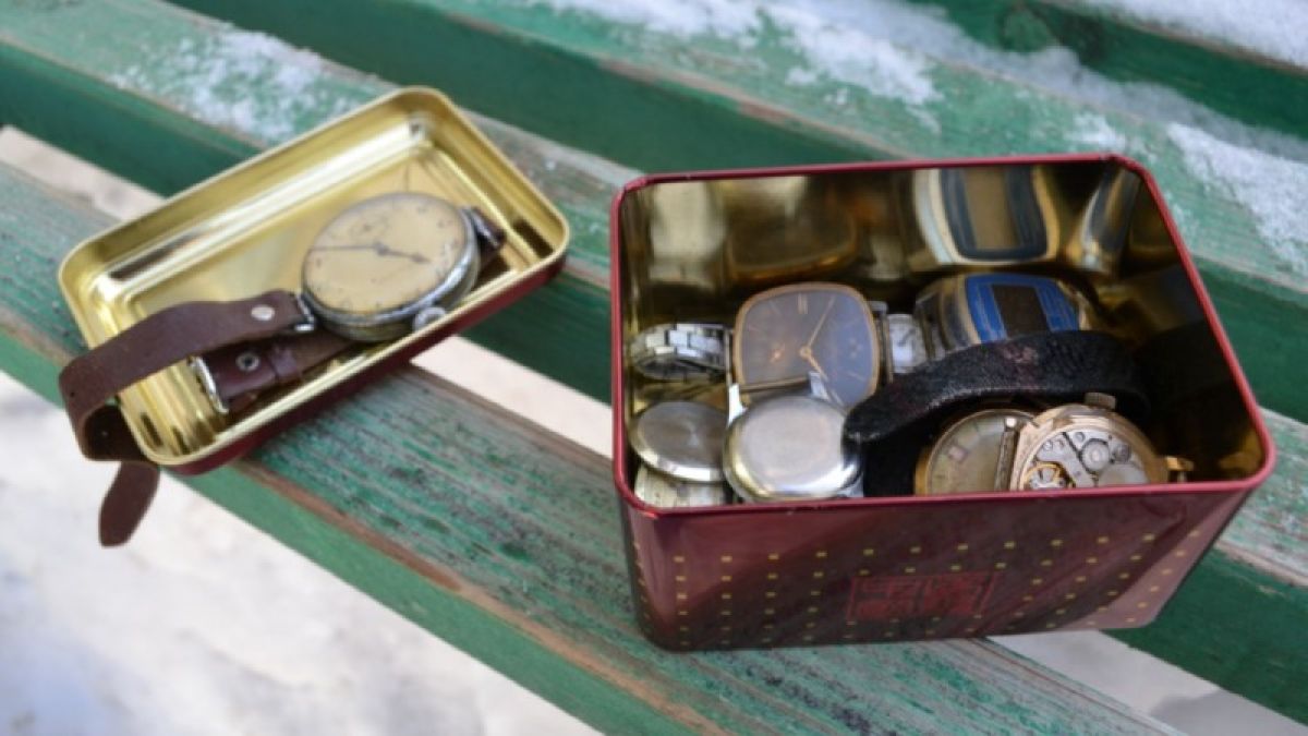 Кто и зачем скупает советские часы и старинную утварь у барнаульцев