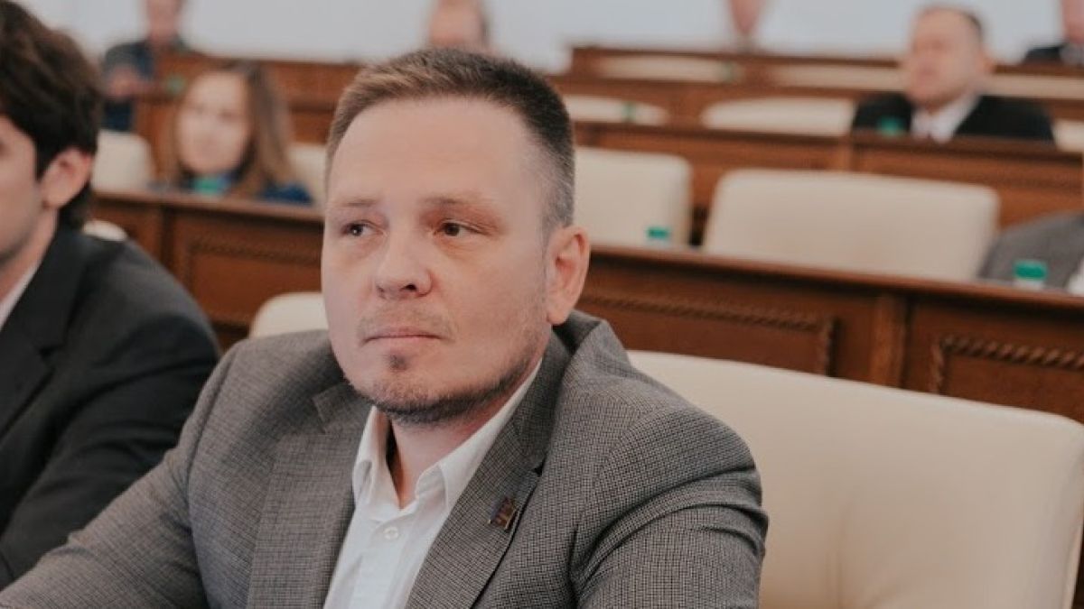 Суд оставил под стражей алтайского депутата Андрея Волкова