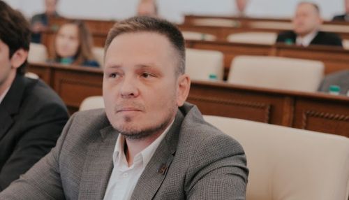 Суд оставил под стражей алтайского депутата Андрея Волкова