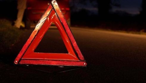 Два человека погибли при столкновении микроавтобуса с легковушкой на Алтае