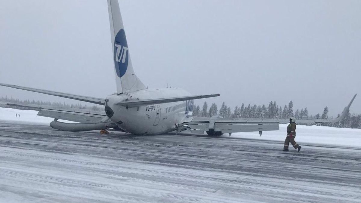 Самолет совершил жесткую посадку в аэропорту Коми