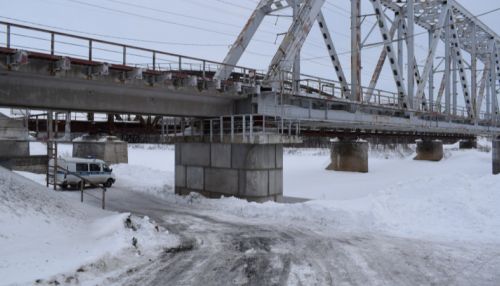 Девушку сбросили с железнодорожного моста в Алтайском крае